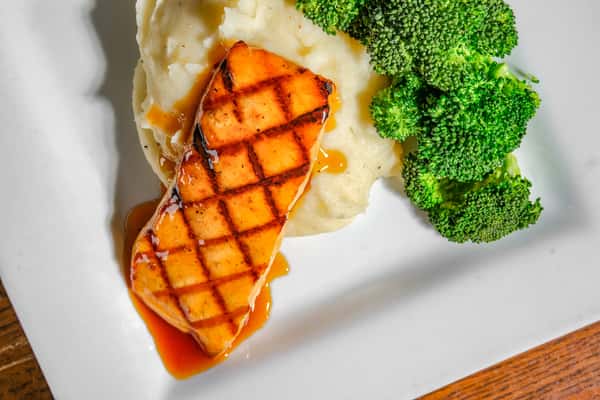 salmon with mashed potatoes and broccoli