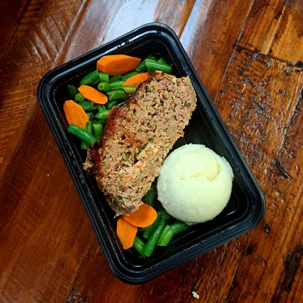 Flurry's Gluten-Free Meatloaf with Mashed Potatoes, Green Beans & Carrots