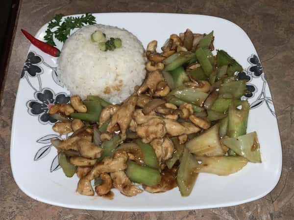 (90C) Stir Fried Chicken OR Beef with Cashew nuts, Celery on Steam Rice