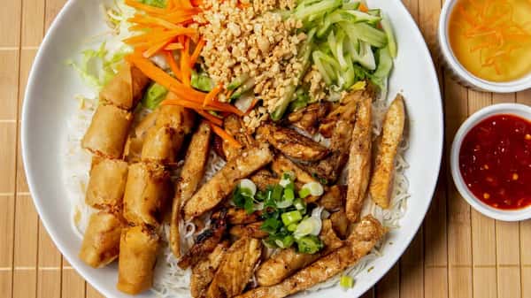 (46) Vermicelli with Charbroiled Chicken & Spring Rolls