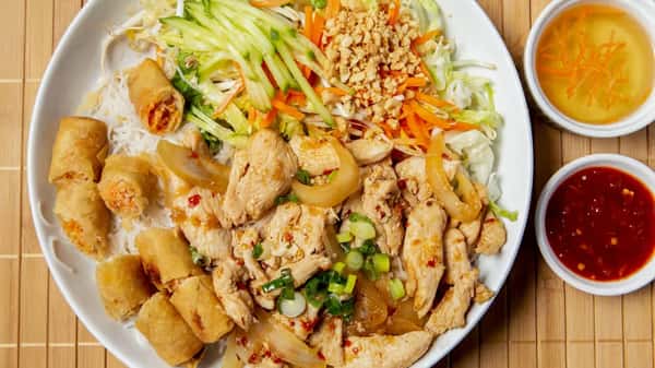 (49) Vermicelli with Lemon Grass Chicken & Spring Rolls