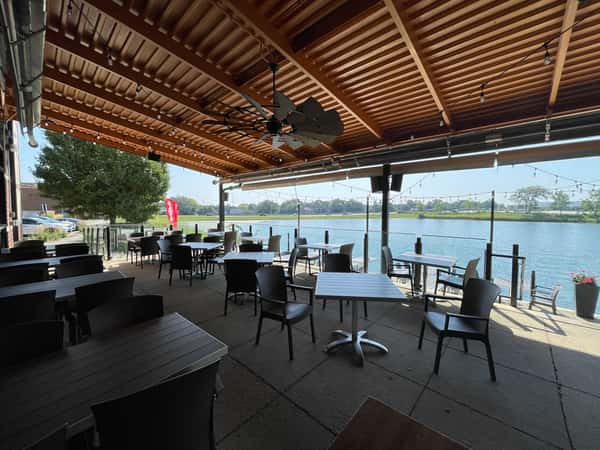 Patio Season at Morettis