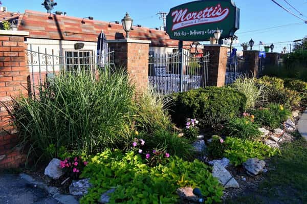 Patio Season at Morettis