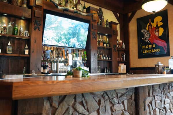 Unique Events at Morettis in Hoffman Estates