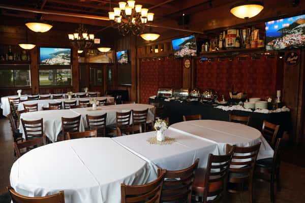 Unique Events at Morettis in Hoffman Estates