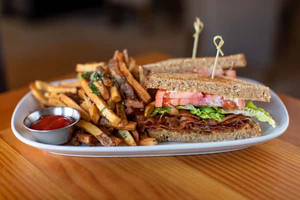 Classic BLT Sandwich
