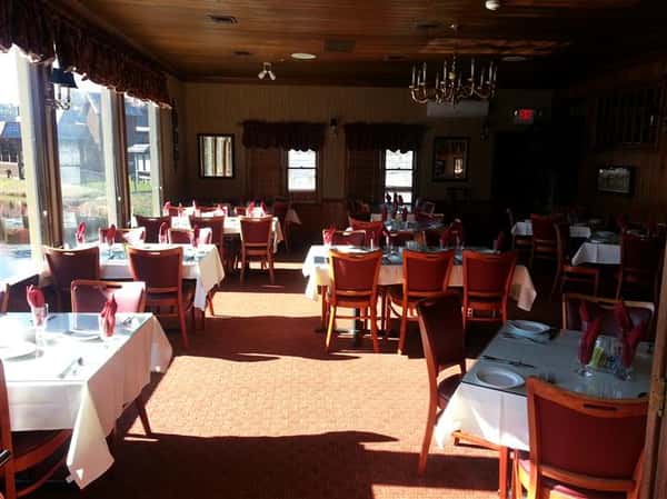 Picture of empty dining room of chestnut hill dining