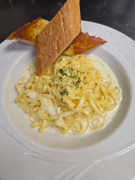 Classic Fettuccine Alfredo