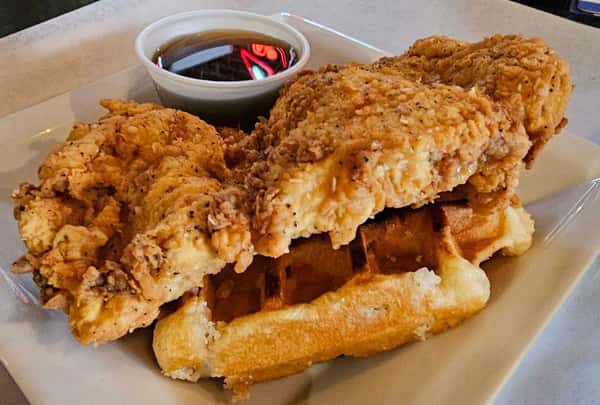 Fried chicken and waFFLE