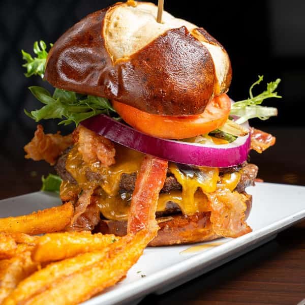 MIKE'S SMOKED BBQ BACON BURGER