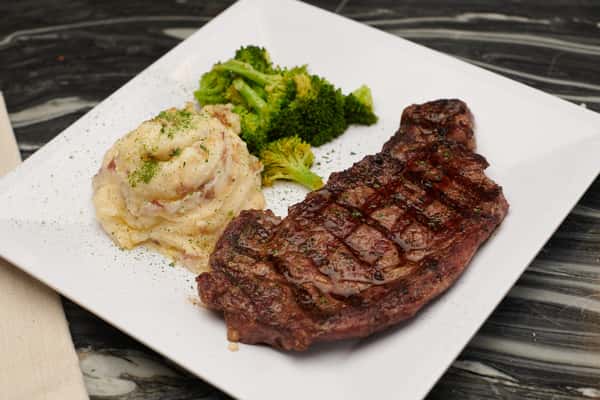 Ribeye steak with mashed potatoes and broccoli