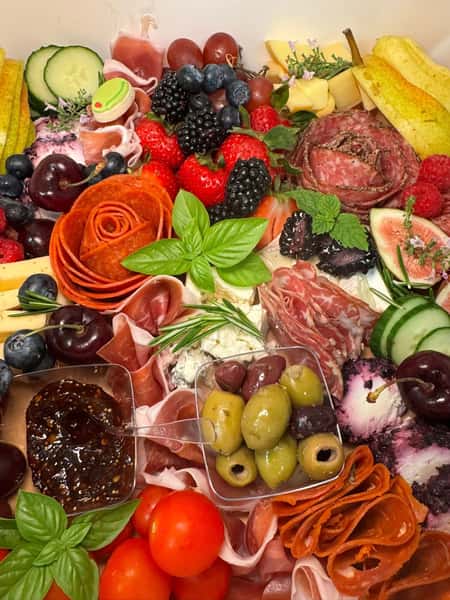 6-8 person charcuterie