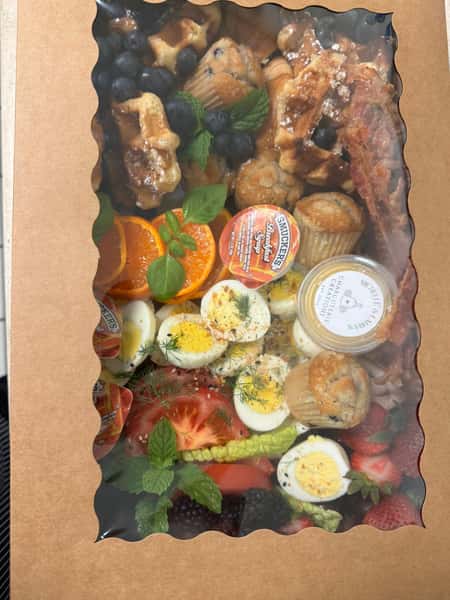 5-6 person breakfast box