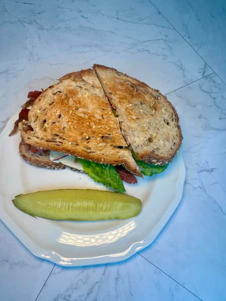 BLT Sandwich (Bacon, Lettuce, Tomato)
