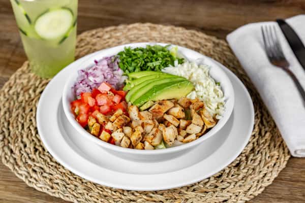 Machete bowl with grilled chicken