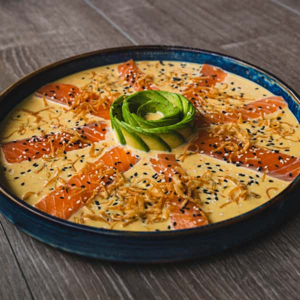 TIRADITO DE SALMON EN MARACUYA