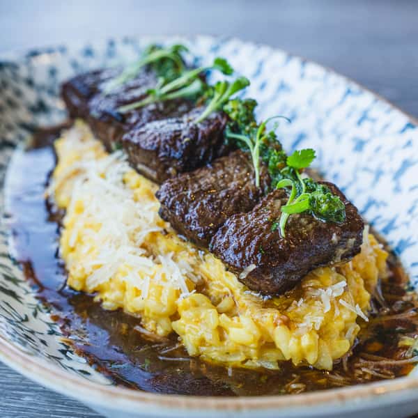 RISOTTO A LA HUANCAINA CON LOMO EN SALSA CHIMICHURRI