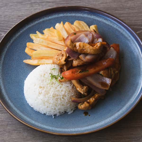 SALTADO DE POLLO + DRINK