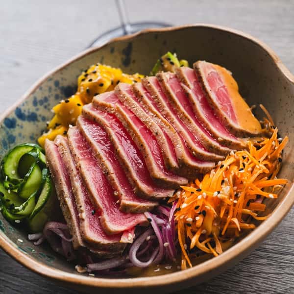TUNA TATAKI QUINOA BOWL