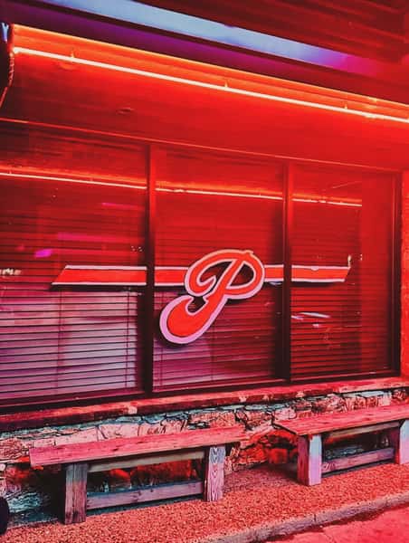 The recipe to a perfect Tuesday 📍
#neighborhoodbar #dallasdrinks #dallasfood #dallasbars #dallas