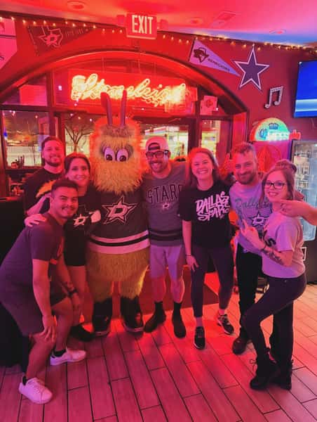 The long night is over. Stars hockey is back tomorrow ⭐️ Come watch the season opener with us sponsored by Modelo 🍻
#dallashockey #dallasstars #modelo #neighborhoodbar #hockey