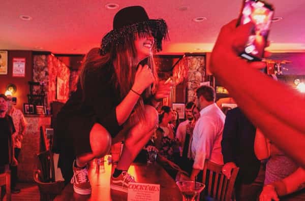 Happy birthday to our fearless leader, Laura 🎂🥳 Celebrate by coming to the P for a few drinks in her honor - we have $4 brunch drinks during the Cowboys game today!
#neighborhoodbar #familybusiness #dallasbars #dallasresraurants #womanowned