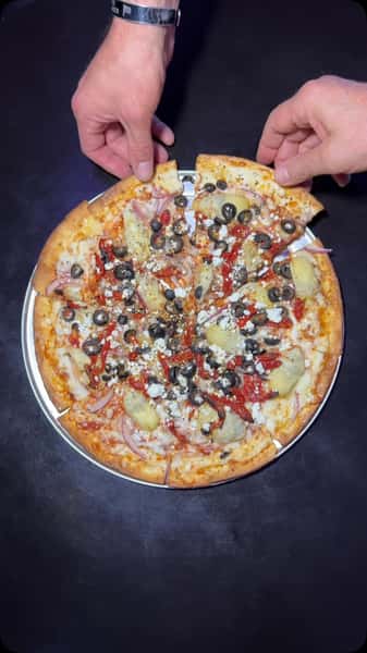 Stoneleigh P pizza whenever you want 🤩 Now serving our delicious pizza all day every day!
#neighborhoodbar #pizza #dallaspizza #dallasfood #dallasrestaurants