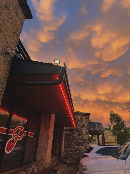 It’s time for your weekly dose of red light therapy 🚨🍸
#neighborhoodbar #barfood #dallasbars #redlight #thingstodoindallas