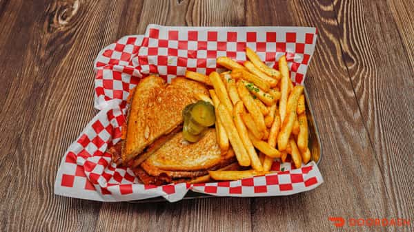 Bacon Cheddar Grilled Cheese w/ Fries