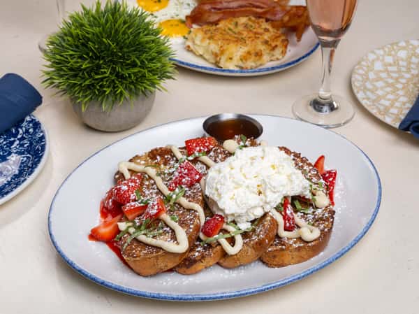 BERRIES & CREAM FRENCH TOAST
