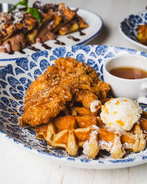 CHICKEN & WAFFLE