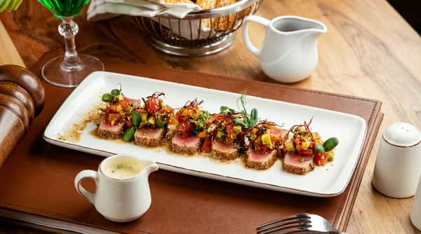 seared tuna salad