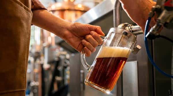 pouring-beer