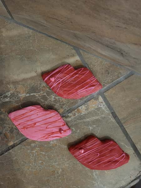 Lip Shortbread Cookie Dipped in Chocolate Or Royal Icing  5"  12 Count Order By 2 PM For Next Day Tue - Fri