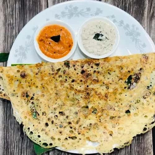Seasoned rolled dough served with sides of sauces