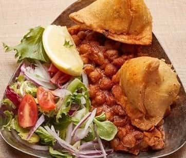 Samosa with Cholay