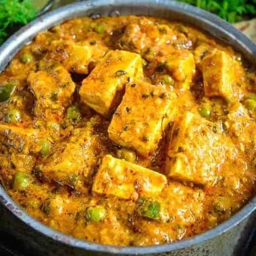Creamy paneer and peas curry with spices