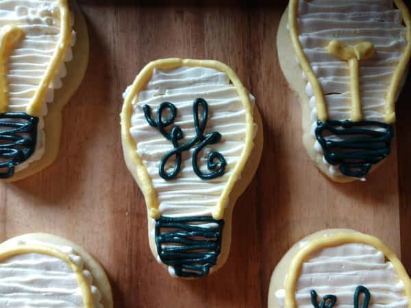 Light bulb cookies