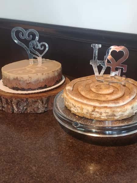 Chocolate cheesecake with Peantbutter Ganache and Cinnamon Roll Cheesecake