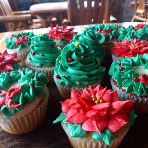 holiday cup cakes