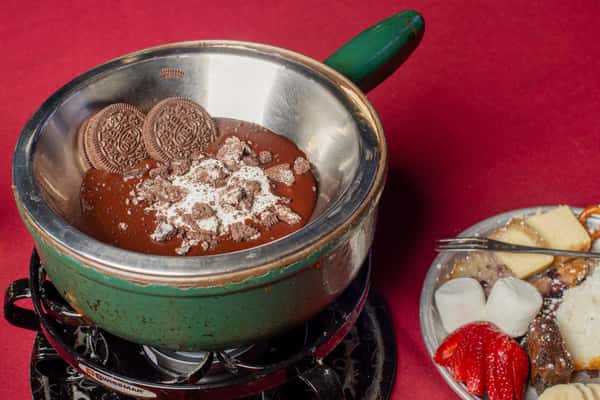 Cookies & Cream Chocolate Fondue