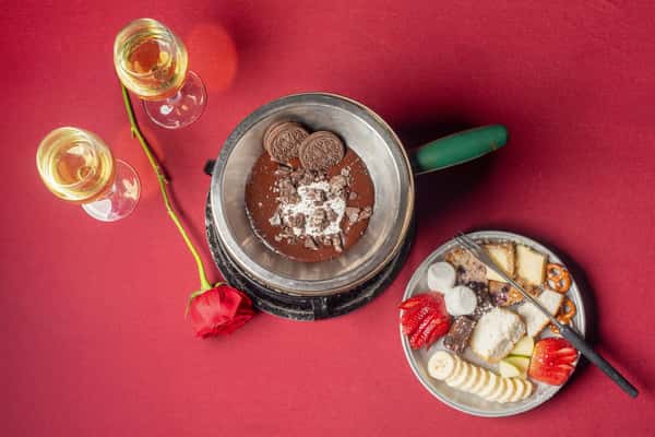 Cookies & Cream Chocolate Fondue