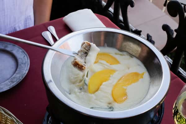 Peach Honey Brie Cheese Fondue