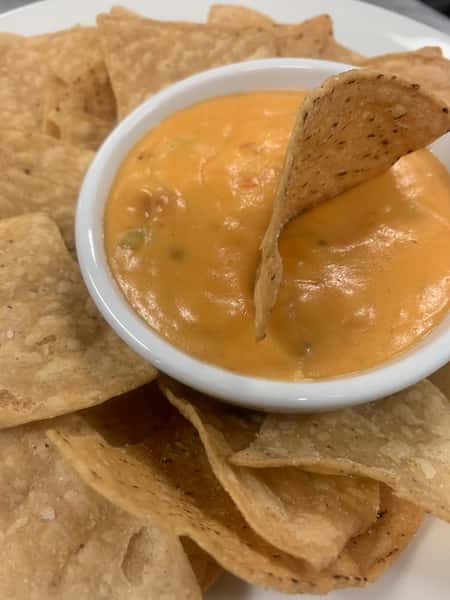 CON QUESO WITH CORN CHIPS