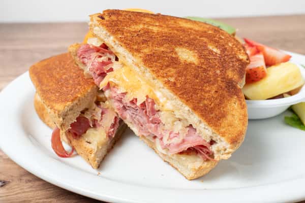 Le Peep's Classic Reuben
