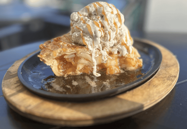 Warm Apple Pie With Icecream