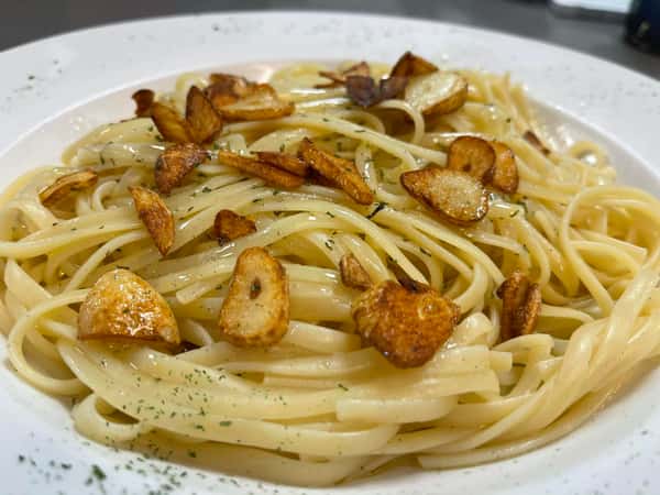 Linguini w/ Garlic & Oil.