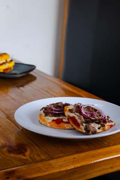 Steak & onion pizza