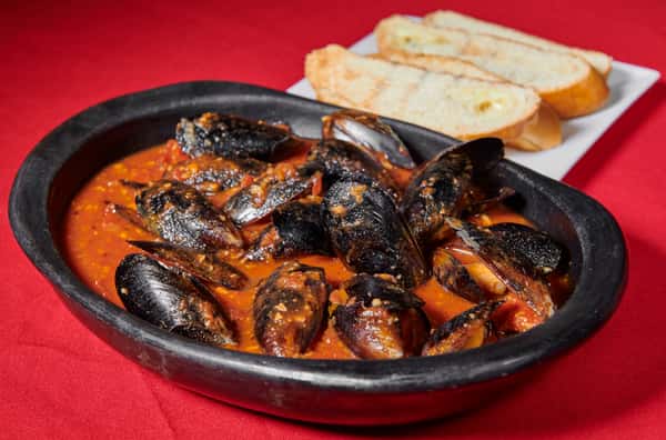 MEJILLONES A LA CRIOLLA / MUSSELS IN CREOLE SAUCE