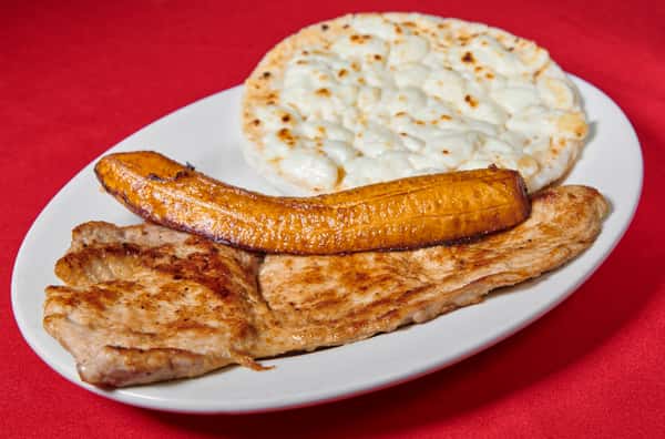 LOMO CON AREPA / GRILLED PORK LOIN WITH CORN AREPA